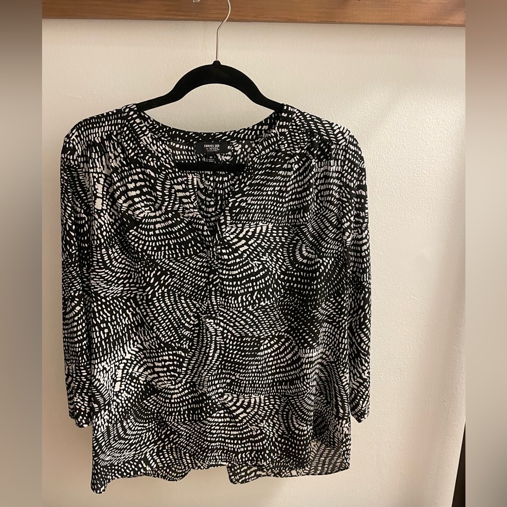 NYDJ blouse size medium color black and white